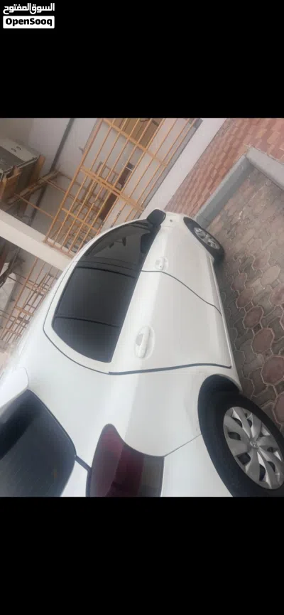 Toyota Yaris Y 2