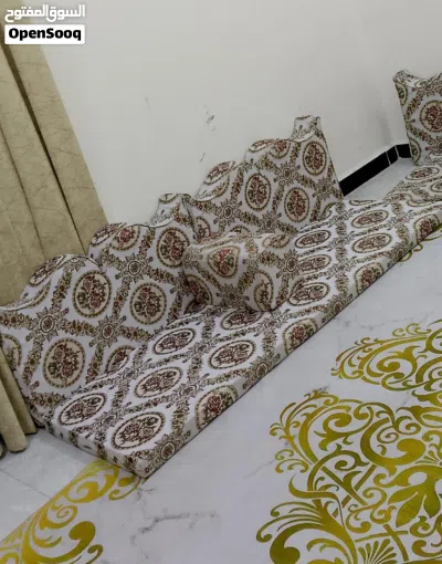 كعده جلسه اربع منادر مع تكيات وحده زاويه وأربع تكيات صغار 2