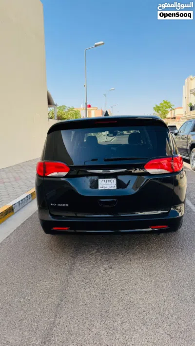 Chrysler Pacifica LX 2