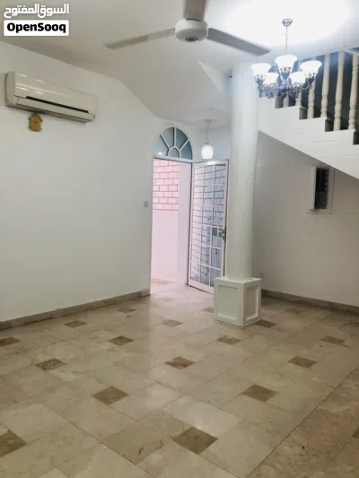 فيلة للإيجار في الغبرة الجنوبية جنب المستشفى السلطاني 4