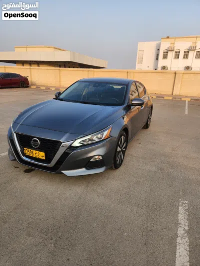 Nissan Altima SV 2