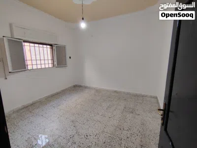 شقة للإجار في الهضبة الخضراء حي فلل خلف مدرسة اقرا 4