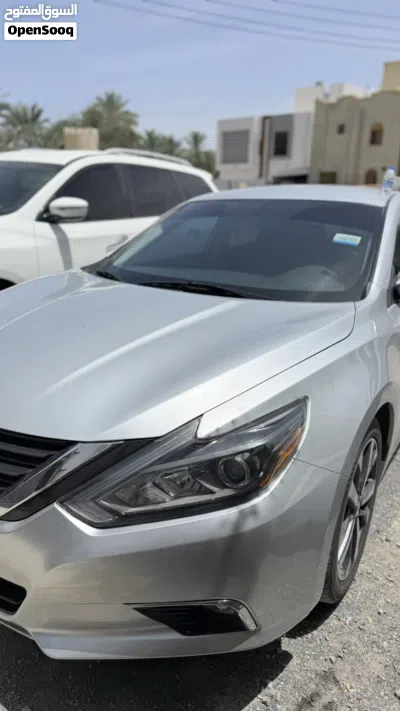 Nissan Altima SR 2