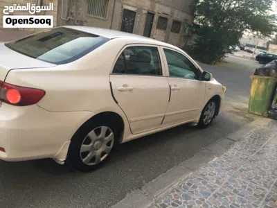 Toyota Corolla LE 4