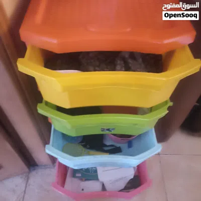 جوارير ادراج سامبا وحده ملونه كبيره ووحده صغيره لون بني فيها كسر من فوق بس العدد اثنتين 4