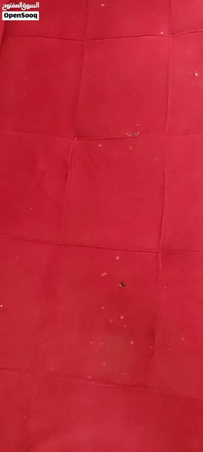 خمس كنبايات ثنتين لون خمري وثلاث لون بني لكنب مستخدم 5 سنين لثياب من برا بدهم تبديل لانو مضربات لبيع 3
