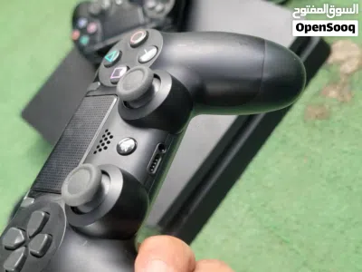 للبيع PS4 Slim مهكر 1 تيرا مع يدين وكاله مختم 3