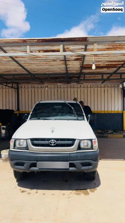 Toyota Hilux Standard 3