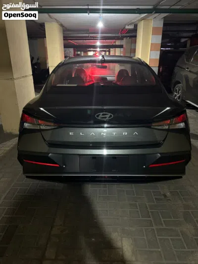 Hyundai Elantra Limited 3