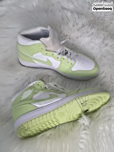 حذاء Nike Air Jordan جديد غير مستعمل بدون علبة لون مميز للبيع 4
