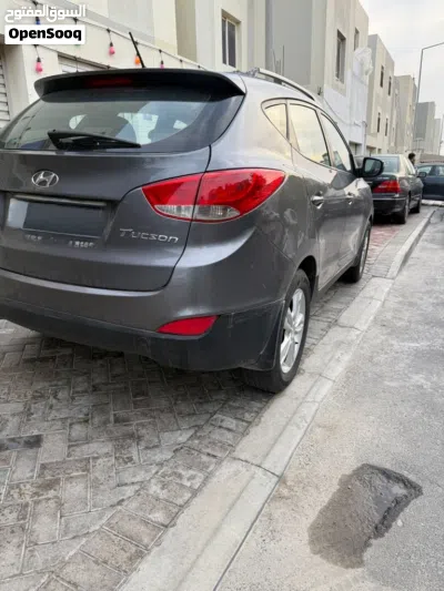 Hyundai Tucson GL Plus 2