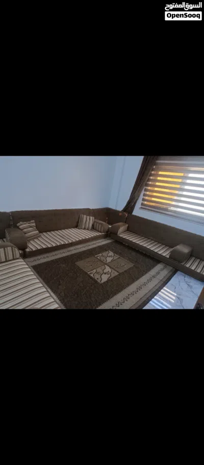 مجلس عربي تفصيل ثقيل وقماش ثقيله اسفنج دانلوب مع طبقة بولستر . مع ظهريات ومساند وقرن ومخدات . 3
