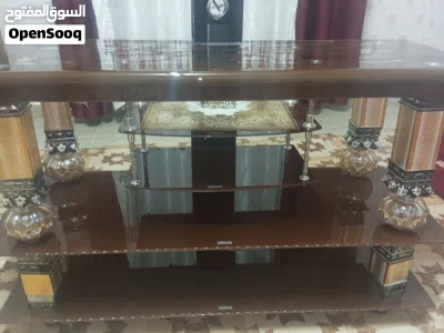 طاولة شاشة بحالة جيدة 2