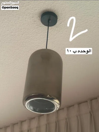 ثريات للبيع كل وحده مكتوب عليها السعر وكم وحده 3