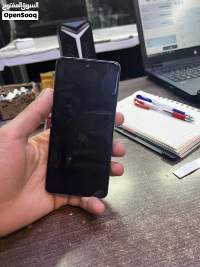 السلام عليكم للبيع جهاز سامسونج A52 5G اللون ابيض سعه التخزين 256 أندرويد 14 مع الملحقات كامله 4