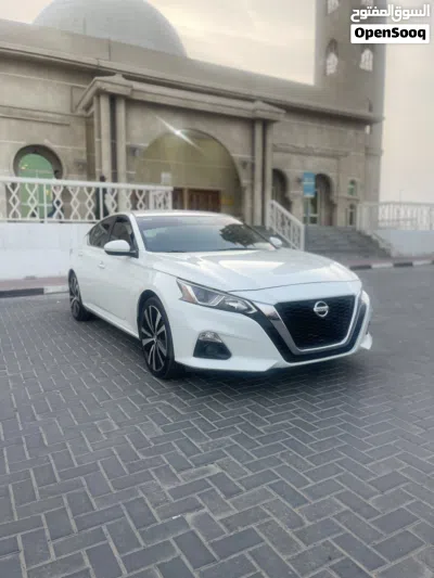 Nissan Altima SR 2