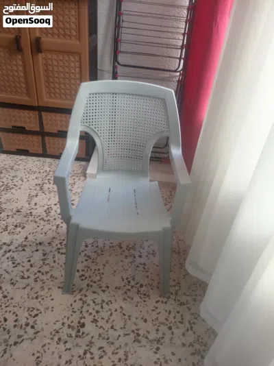 كرسي مكتب حالة جيدة جدا و كرسي بلاستيك حالة ممتازة 2