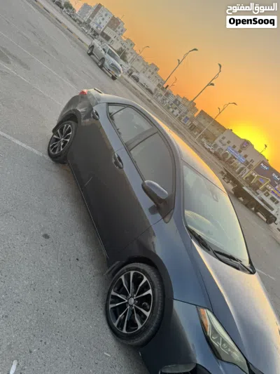 Toyota Corolla LE 2