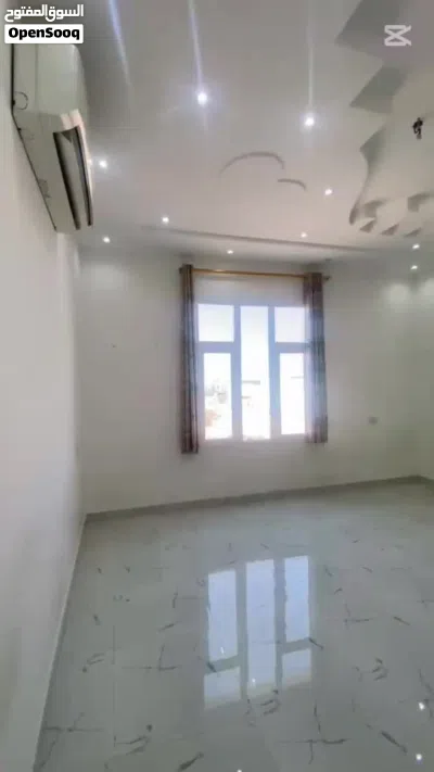 غرف واسعة للإيجار للموظفين والطلاب في الموالح والخوض (شامل الخدمات) 2