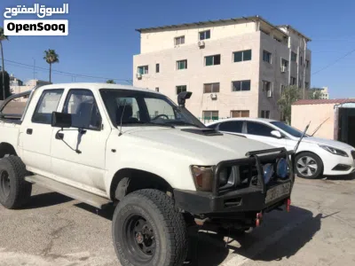 Toyota Hilux Standard 3
