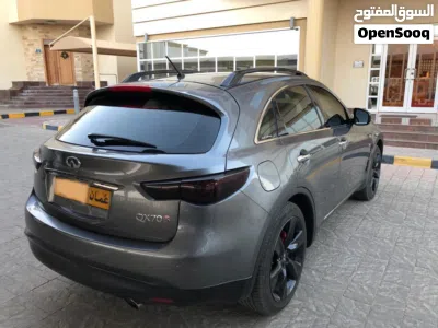 Infiniti QX70 Sport 2