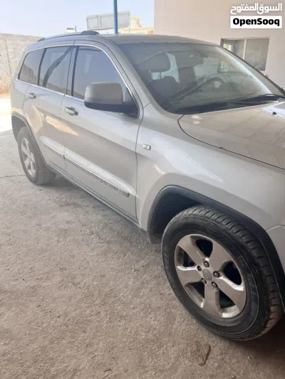 Jeep Grand Cherokee Laredo 2
