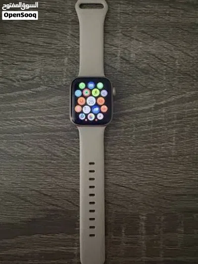 ساعة ابل First gen SE في حالة فوق الممتاز Apple watch SE first gen in excellent condition 2