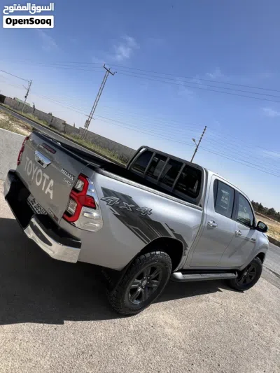 Toyota Hilux SR5 2