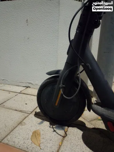 {CHEAP ELECTRIC SCOOTER} in very good condition 50 OMR only for teenagers are adults 4