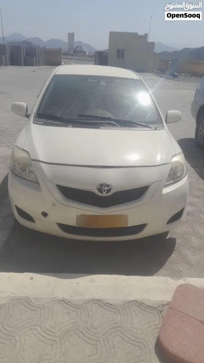 Toyota Yaris Basic 2