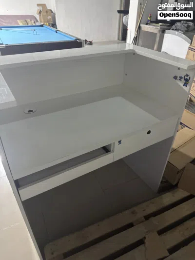 work desks and small tables 4