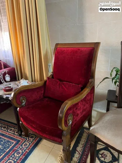 للبيع من المالك مباشرة: طقم صالون ضيوف أنيق جدا و متكامل (بحالة الوكالة - منجّد حديثاً) 3