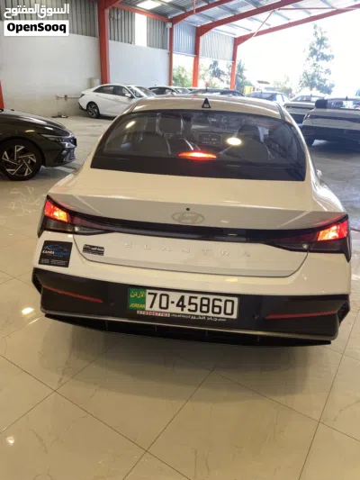 Hyundai Elantra Standard 4