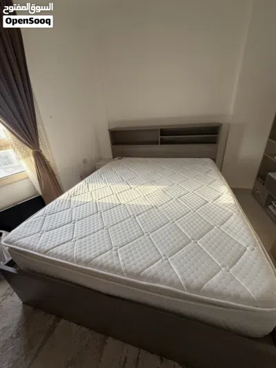 Bed 160x200 like new perfect condition with drawers and mattress 2