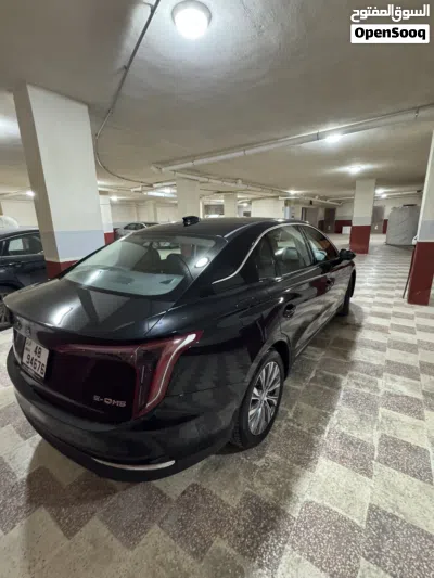 Hongqi E-QM5 Standard 3