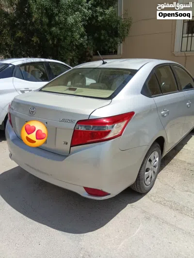 Toyota Yaris Y 2