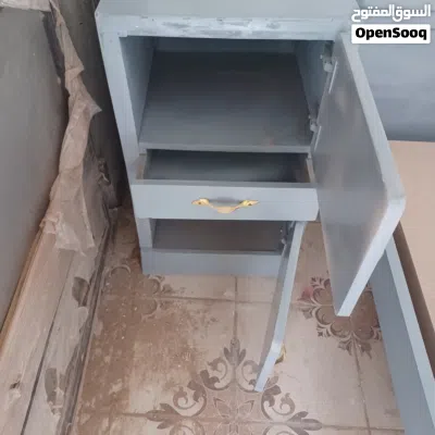 سرير وتسريحه للبيع 2