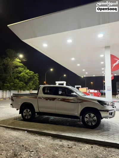 Toyota Hilux SR5 4
