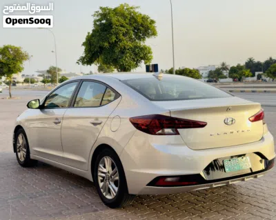 Hyundai Elantra SEL 3