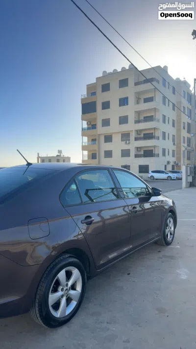 Skoda Rapid Standard 3