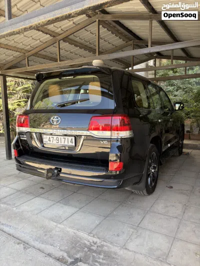 Toyota Land Cruiser Grand Touring 2