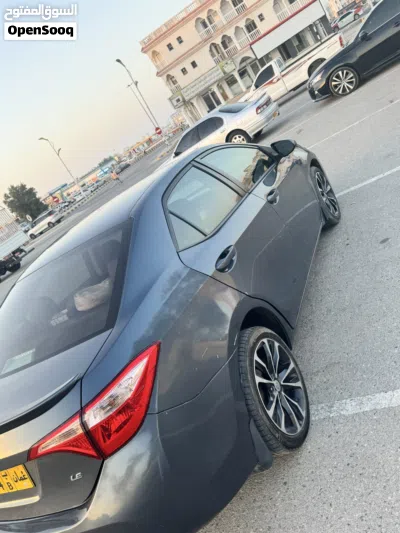 Toyota Corolla LE 4