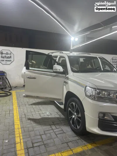 Toyota Land Cruiser VX 2