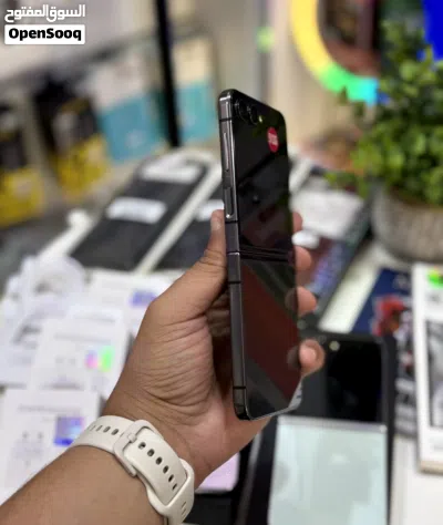 عرض خااص : Samsung Z flip 5 512gb هواتف بحالة الوكالة بدون اي شموخ أو مشاكل مع ضمان و ملحقات 4