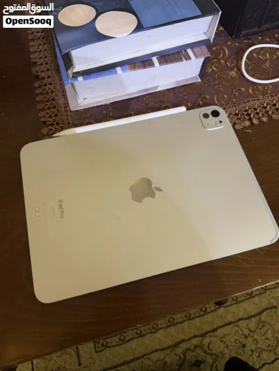 ابل تتبلت ايباد برو M4 معاه apple pencil اصلي 256Gb مستعمل اقل من شهر مشحون 7 مرات فقط 3