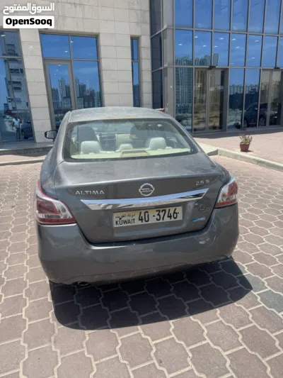 Nissan Altima Standard 2