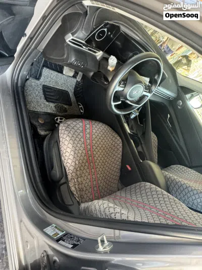 Hyundai Elantra Standard 4