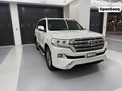 Toyota Land Cruiser VXR 2