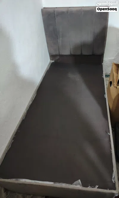 للبيع 2 سرير مفرد حاله ممتازه بدون فرش 2