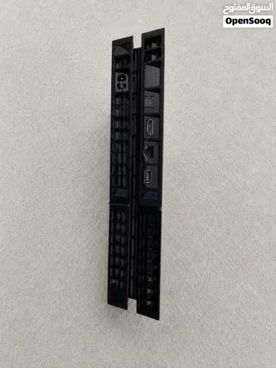 Ps4 with controller 2